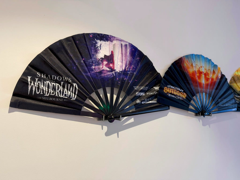 Foldable fan holder wall mount