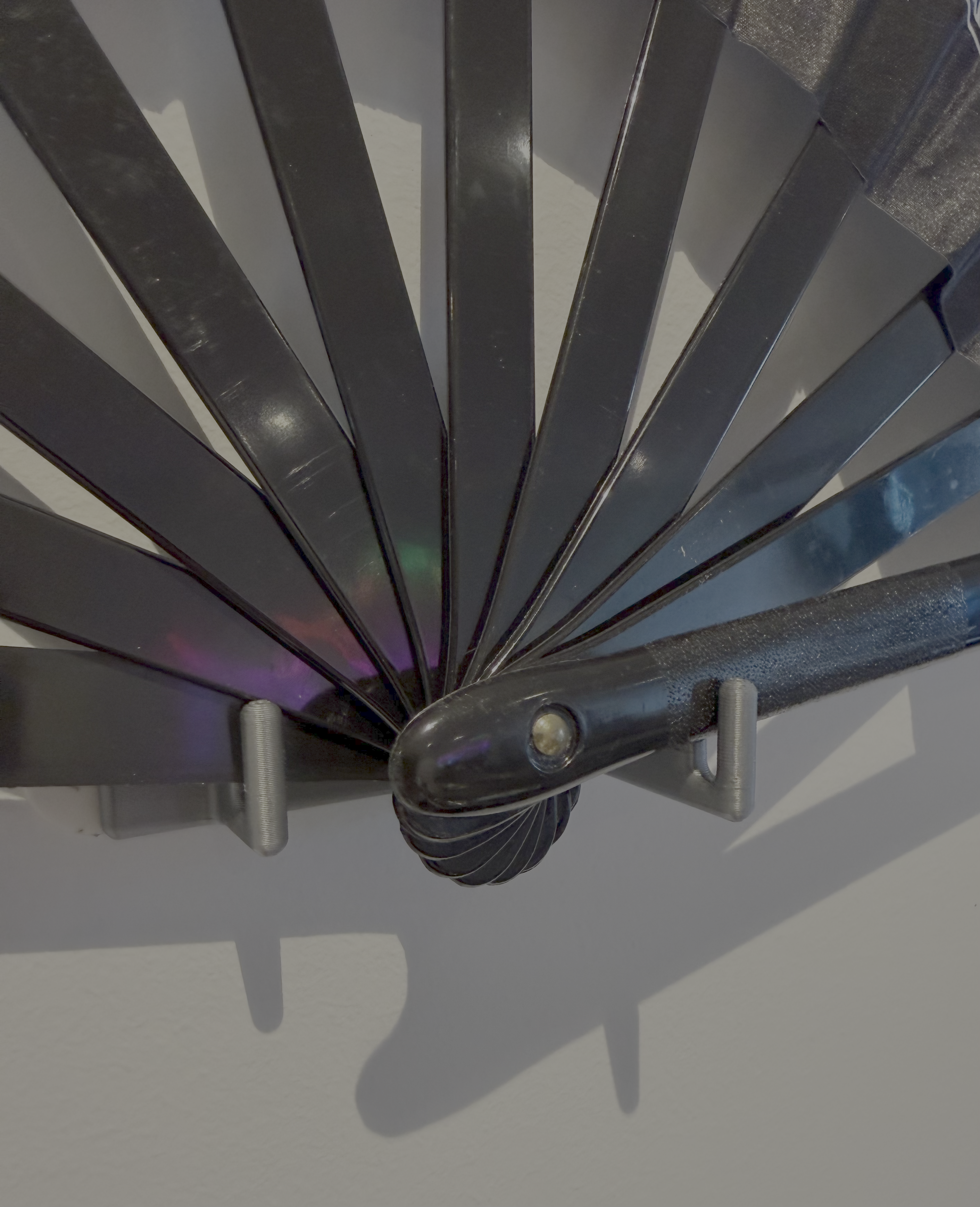 Foldable fan holder wall mount