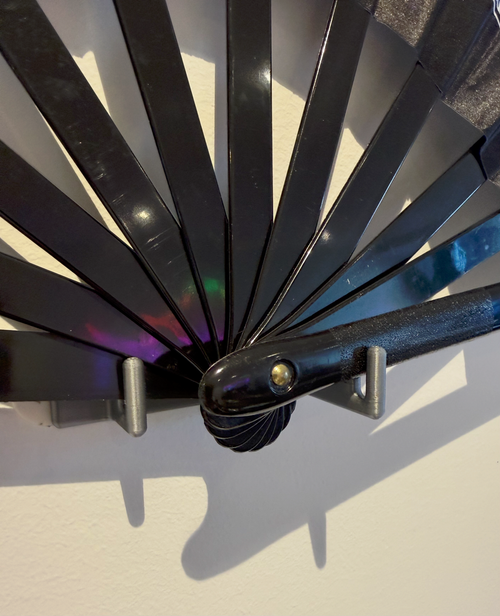 Foldable fan holder wall mount